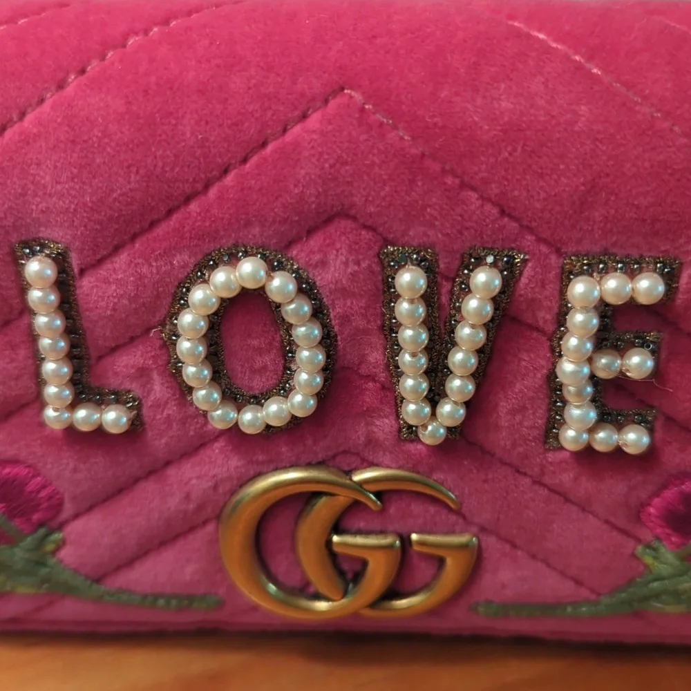 Authentic Gucci Marmont Love velvet clutch - Picture 3 of 10